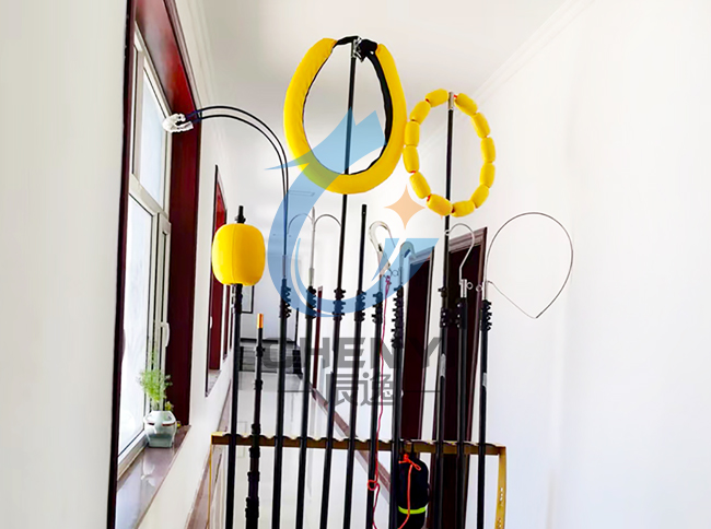 Telescopic rescue pole